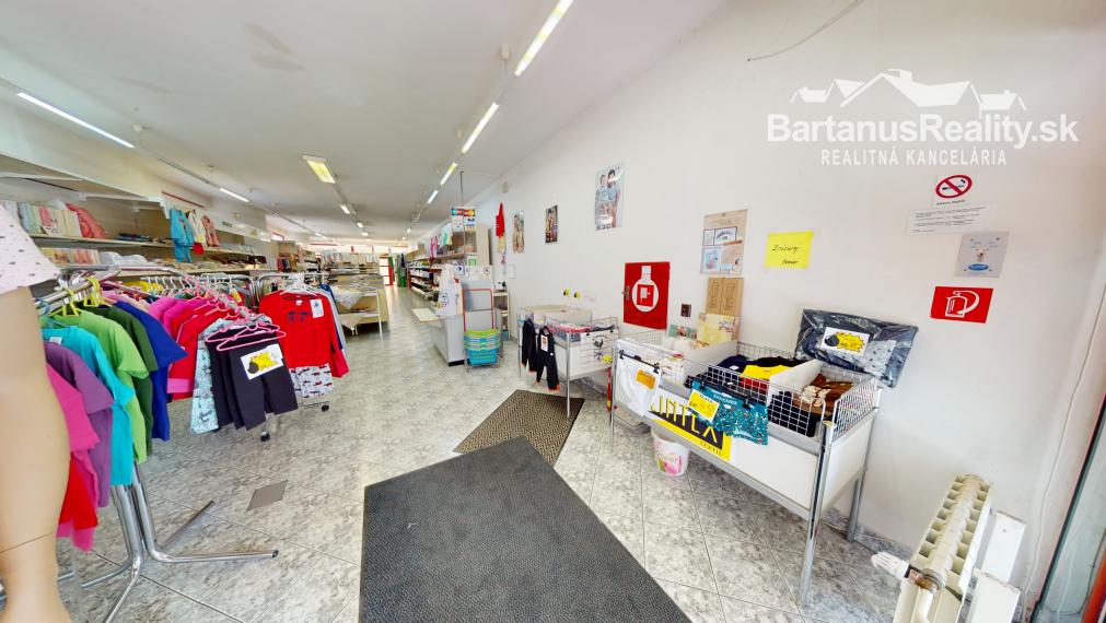 Na prenájom obchodný priestor v centre Trenčína, na prízemí Polyfunkčnej budovy na ul. Vajanského 7 o rozlohe 145 m2.
