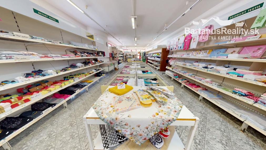 Na prenájom obchodný priestor v centre Trenčína, na prízemí Polyfunkčnej budovy na ul. Vajanského 7 o rozlohe 145 m2.