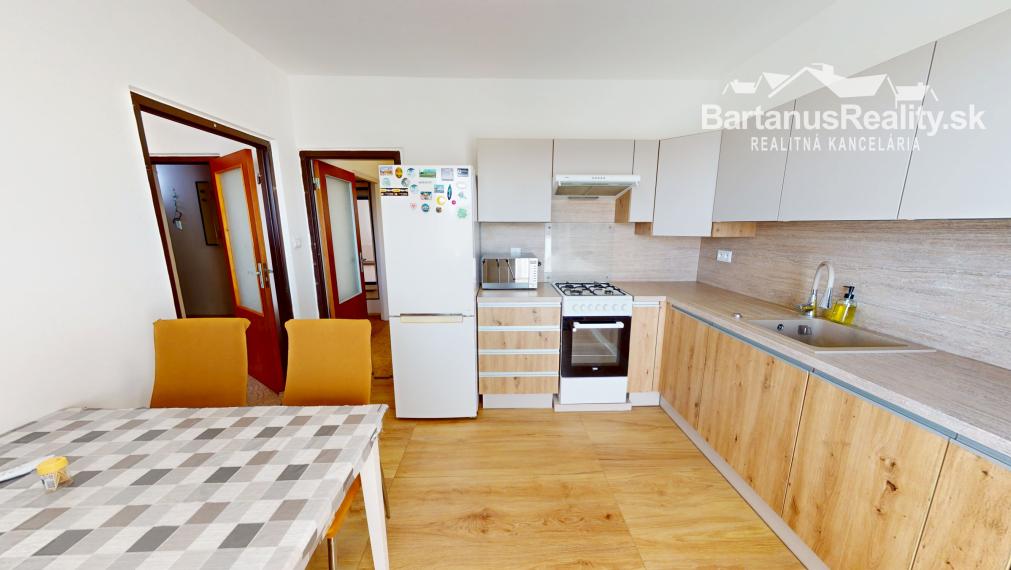 Na prenájom kompletne zariadený 3 izbový byt v Trenčíne, Juh, Halalovka.