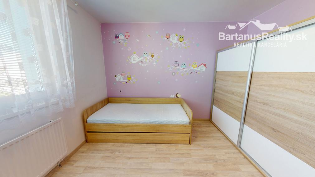 Na prenájom kompletne zariadený 3 izbový byt v Trenčíne, Juh, Halalovka.