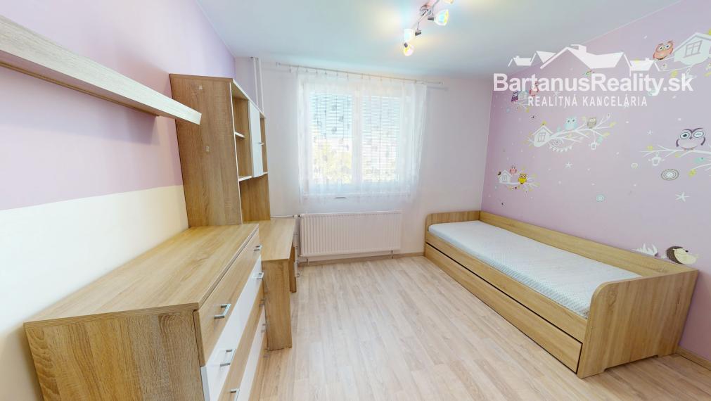 Na prenájom kompletne zariadený 3 izbový byt v Trenčíne, Juh, Halalovka.