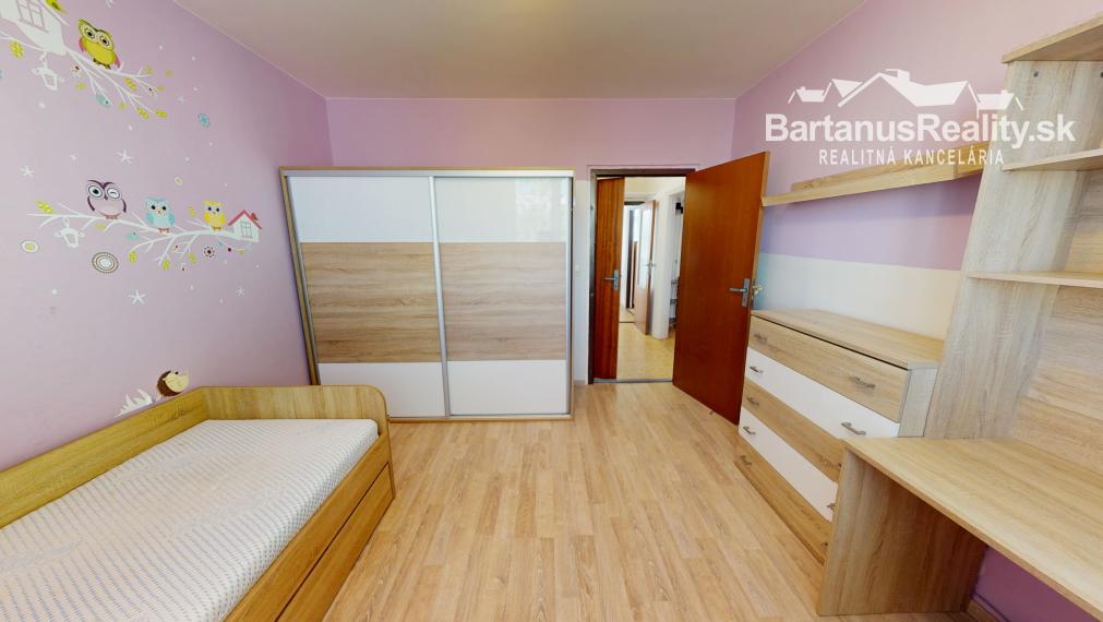 Na prenájom kompletne zariadený 3 izbový byt v Trenčíne, Juh, Halalovka.