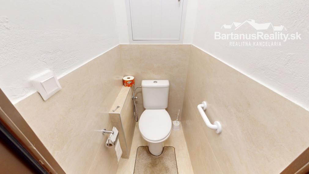 Na prenájom kompletne zariadený 3 izbový byt v Trenčíne, Juh, Halalovka.