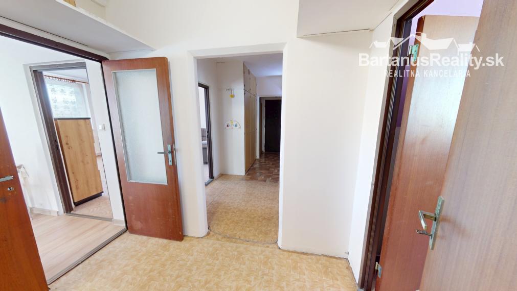 Na prenájom kompletne zariadený 3 izbový byt v Trenčíne, Juh, Halalovka.