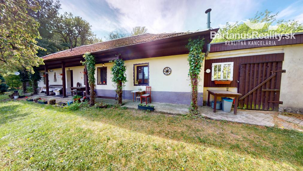 Na predaj rekreačná chalupa v krásnom prostredí obci Bošáca, časť Zabudišová.