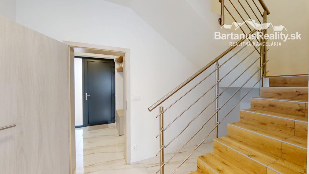 Na prenájom luxusný 4 izbový rodinný dom v Trenčíne, Stark residence, Prístavná ulica.