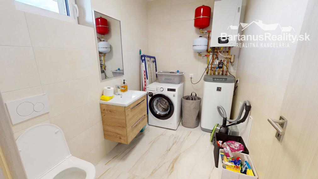 Na prenájom luxusný 4 izbový rodinný dom v Trenčíne, Stark residence, Prístavná ulica.