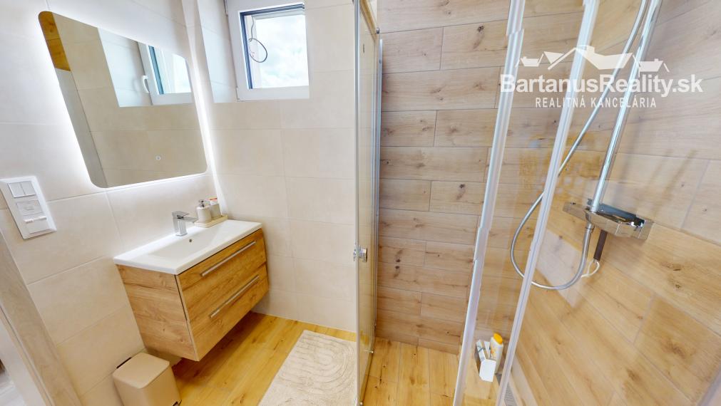 Na prenájom luxusný 4 izbový rodinný dom v Trenčíne, Stark residence, Prístavná ulica.