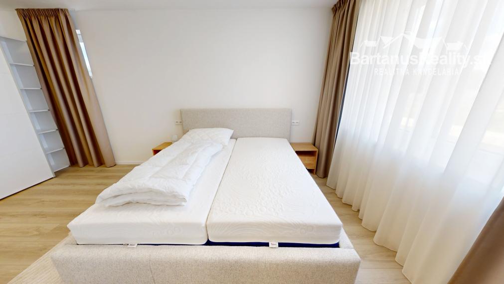Na prenájom luxusný 4 izbový rodinný dom v Trenčíne, Stark residence, Prístavná ulica.
