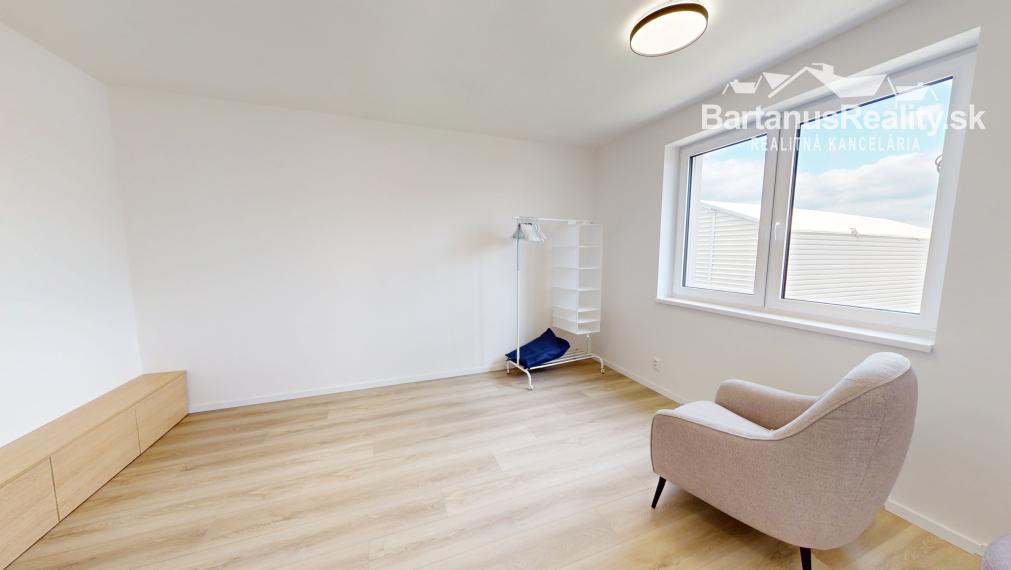 Na prenájom luxusný 4 izbový rodinný dom v Trenčíne, Stark residence, Prístavná ulica.