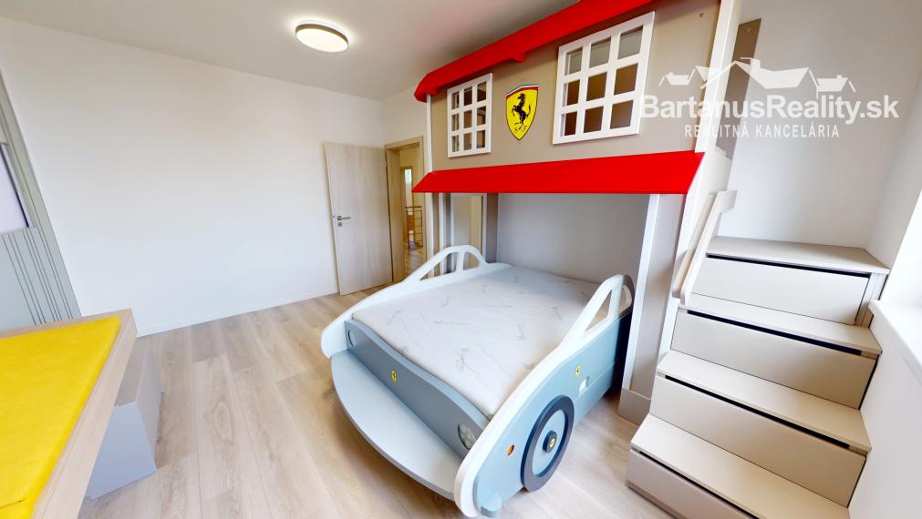 Na prenájom luxusný 4 izbový rodinný dom v Trenčíne, Stark residence, Prístavná ulica.