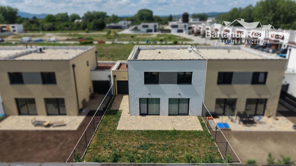 Na prenájom luxusný 4 izbový rodinný dom v Trenčíne, Stark residence, Prístavná ulica.