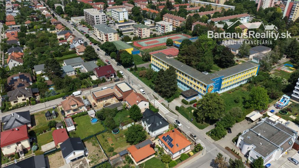 Na predaj zrekonštruovaný rodinný dom v super lokalite v Trenčíne, Bezručova ulica.