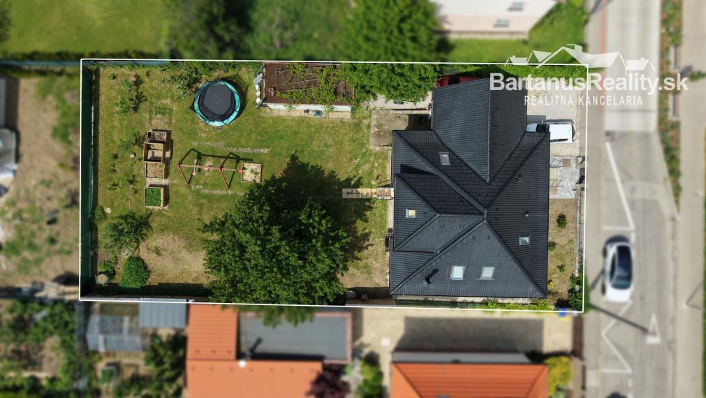Na predaj zrekonštruovaný rodinný dom v super lokalite v Trenčíne, Bezručova ulica.