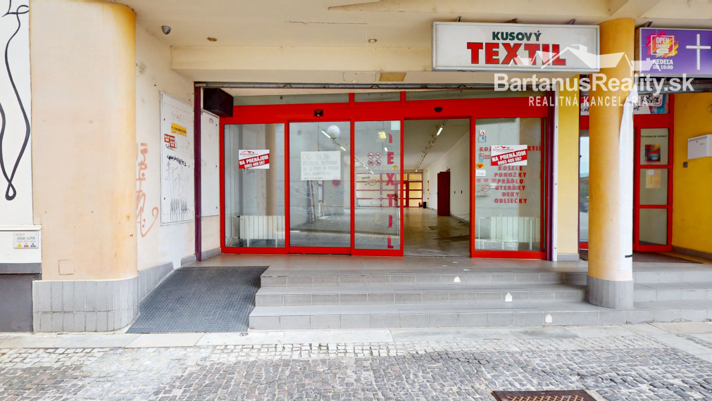 Na prenájom obchodný priestor v centre Trenčína, na prízemí Polyfunkčnej budovy na ul. Vajanského 7 o rozlohe 145 m2.