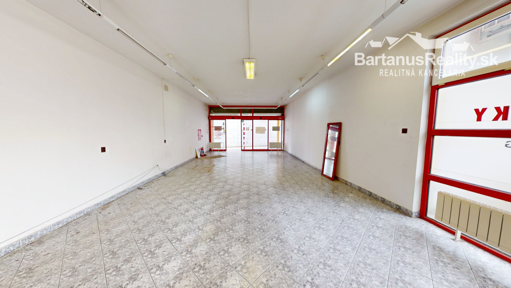 Na prenájom obchodný priestor v centre Trenčína, na prízemí Polyfunkčnej budovy na ul. Vajanského 7 o rozlohe 145 m2.