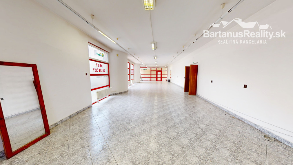 Na prenájom obchodný priestor v centre Trenčína, na prízemí Polyfunkčnej budovy na ul. Vajanského 7 o rozlohe 145 m2.