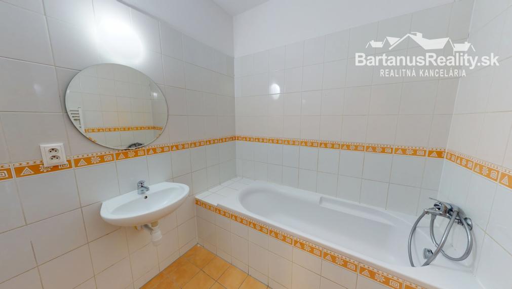 Ponúkame na prenájom 3-izbový byt s balkónom v Trenčíne, sídlisko Juh, ulica Východná.