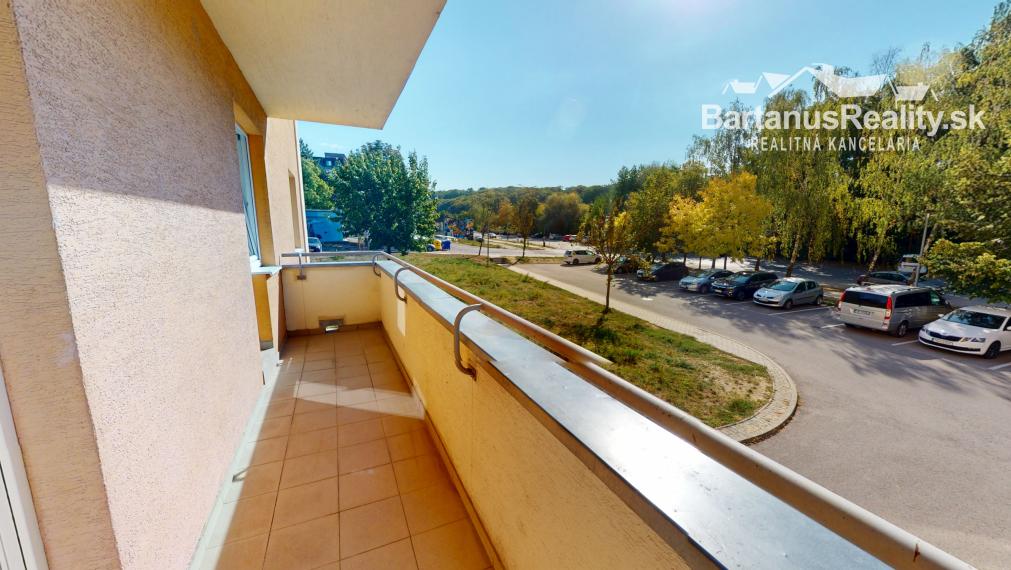Ponúkame na prenájom 3-izbový byt s balkónom v Trenčíne, sídlisko Juh, ulica Východná.