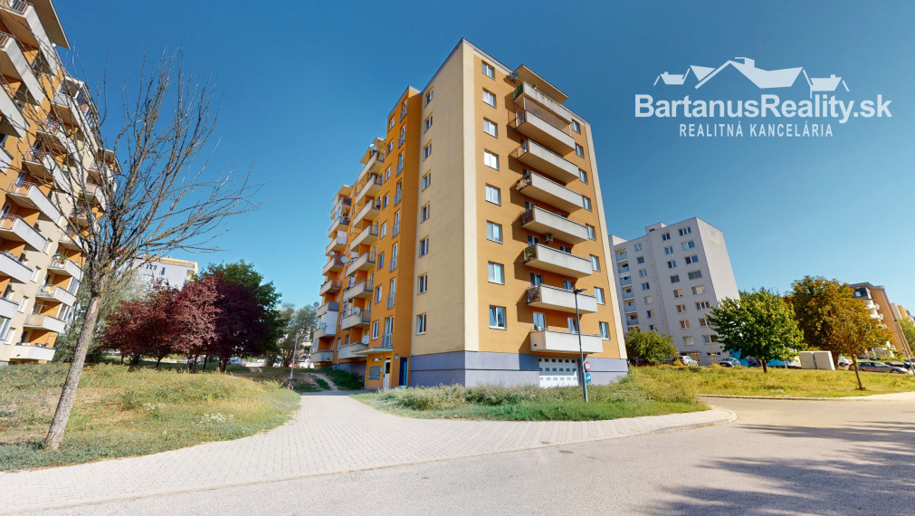 BartanusReality - Ponúkame na prenájom 3-izbový byt s balkónom v Trenčíne, sídlisko Juh, ulica Východná.