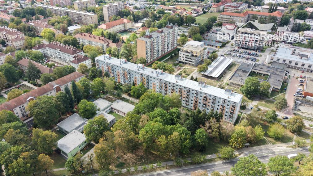 Ponúkame na predaj 3-izbový byt na ul. 28. októbra v Trenčíne