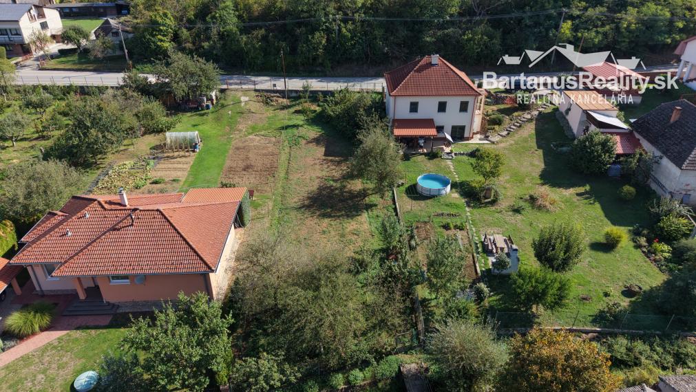 BartanusReality  - Na predaj slnečný pozemok pre rodinný dom v obci Modrová pri Piešťanoch.