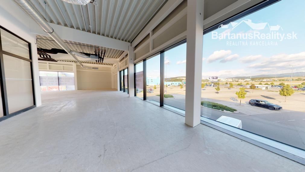 BartanusReality - Na prenájom atraktívne obchodné priestory o rozlohe 375 m2 v budove LIVING BOX v Trenčíne