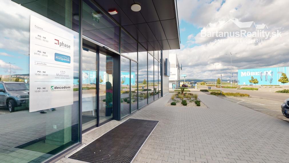 BartanusReality - Na prenájom atraktívne obchodné priestory o rozlohe 375 m2 v budove LIVING BOX v Trenčíne