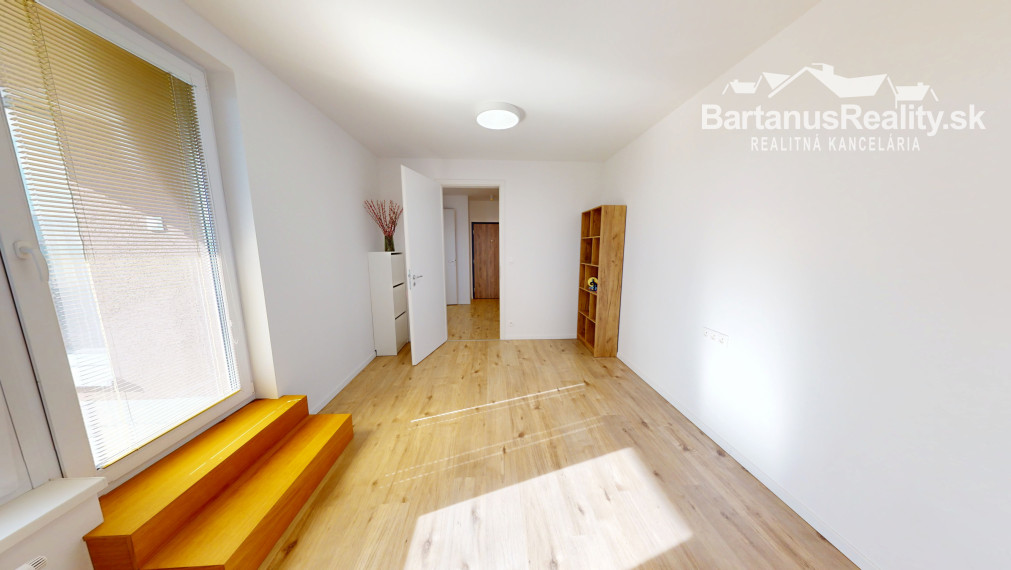 BartanusReality - Na predaj nadštandardný 3-izbový byt o rozlohe 93 m2 s terasou 73 m2 v Trenčíne, sídlisko JUH, ul. Liptovská