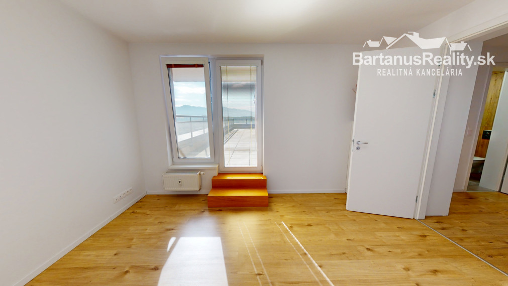 BartanusReality - Na predaj nadštandardný 3-izbový byt o rozlohe 93 m2 s terasou 73 m2 v Trenčíne, sídlisko JUH, ul. Liptovská
