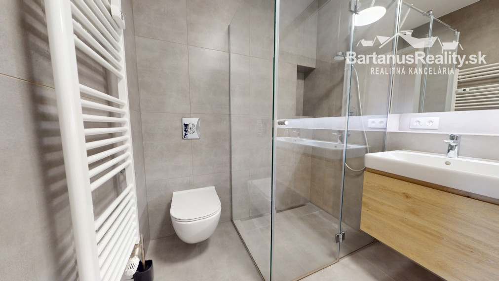 BartanusReality - Na predaj nadštandardný 3-izbový byt o rozlohe 93 m2 s terasou 73 m2 v Trenčíne, sídlisko JUH, ul. Liptovská