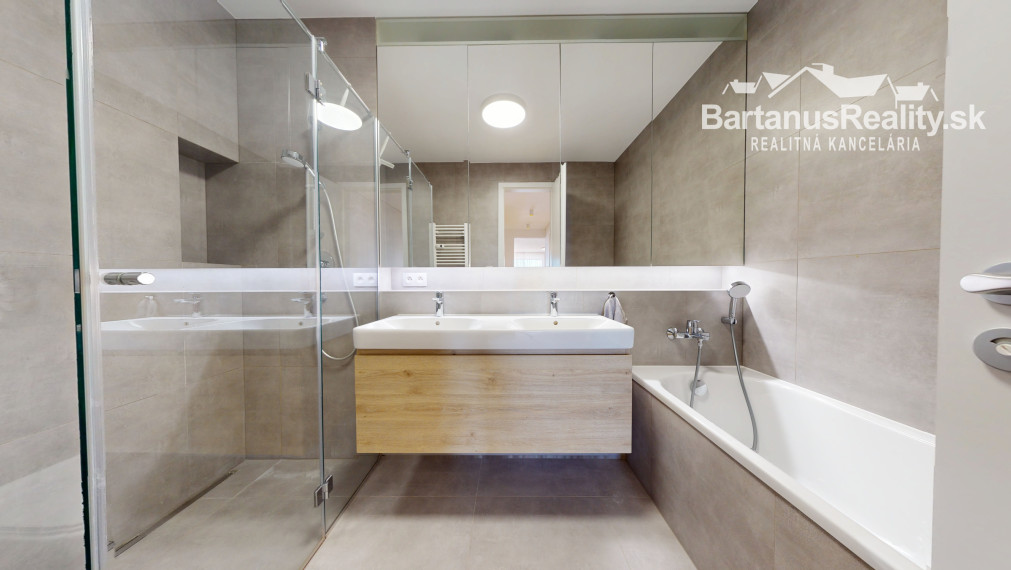 BartanusReality - Na predaj nadštandardný 3-izbový byt o rozlohe 93 m2 s terasou 73 m2 v Trenčíne, sídlisko JUH, ul. Liptovská