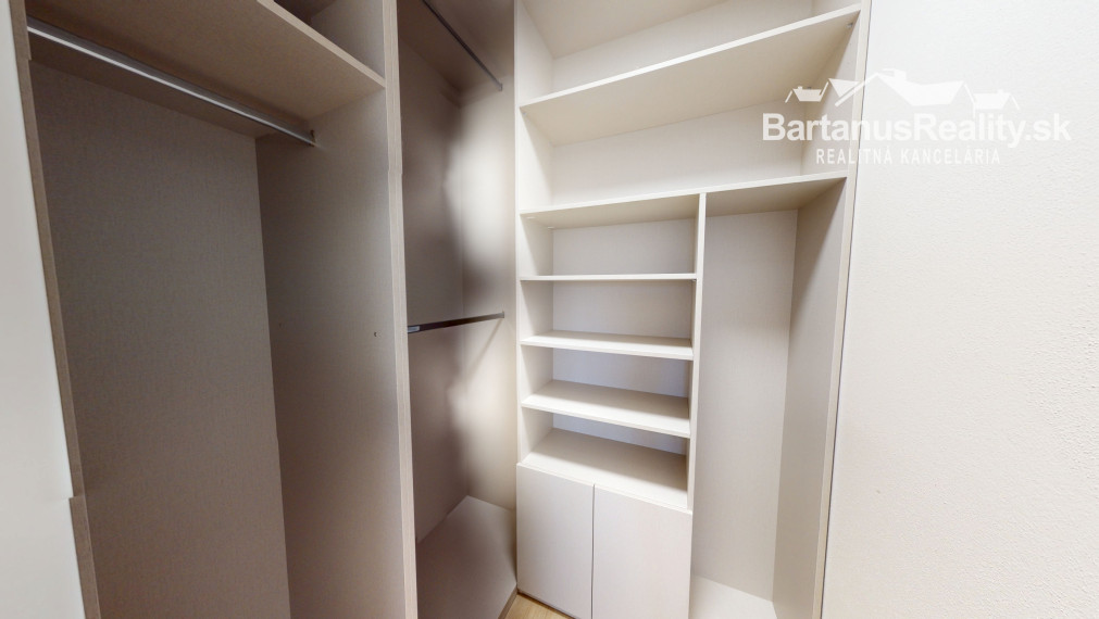 BartanusReality - Na predaj nadštandardný 3-izbový byt o rozlohe 93 m2 s terasou 73 m2 v Trenčíne, sídlisko JUH, ul. Liptovská