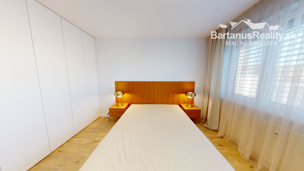 BartanusReality - Na predaj nadštandardný 3-izbový byt o rozlohe 93 m2 s terasou 73 m2 v Trenčíne, sídlisko JUH, ul. Liptovská