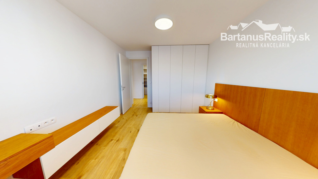 BartanusReality - Na predaj nadštandardný 3-izbový byt o rozlohe 93 m2 s terasou 73 m2 v Trenčíne, sídlisko JUH, ul. Liptovská