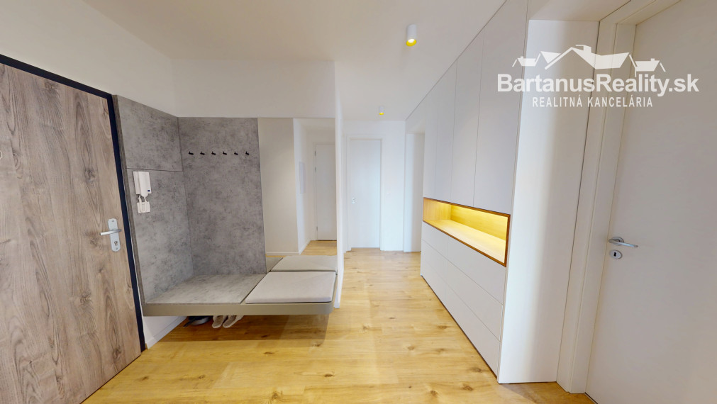 BartanusReality - Na predaj nadštandardný 3-izbový byt o rozlohe 93 m2 s terasou 73 m2 v Trenčíne, sídlisko JUH, ul. Liptovská