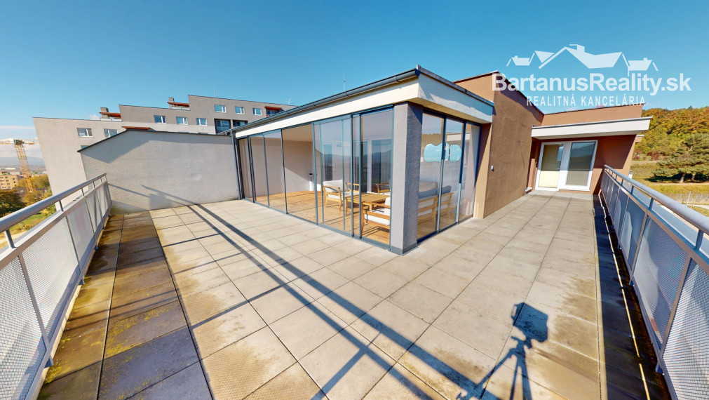 BartanusReality - Na predaj nadštandardný 3-izbový byt o rozlohe 93 m2 s terasou 73 m2 v Trenčíne, sídlisko JUH, ul. Liptovská