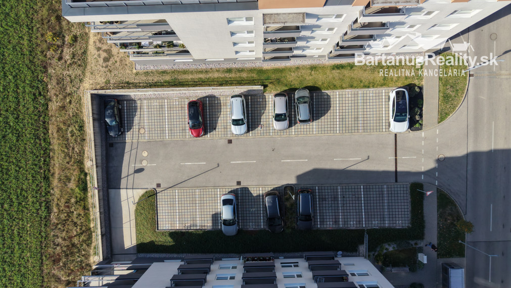 BartanusReality - Na predaj nadštandardný 3-izbový byt o rozlohe 93 m2 s terasou 73 m2 v Trenčíne, sídlisko JUH, ul. Liptovská