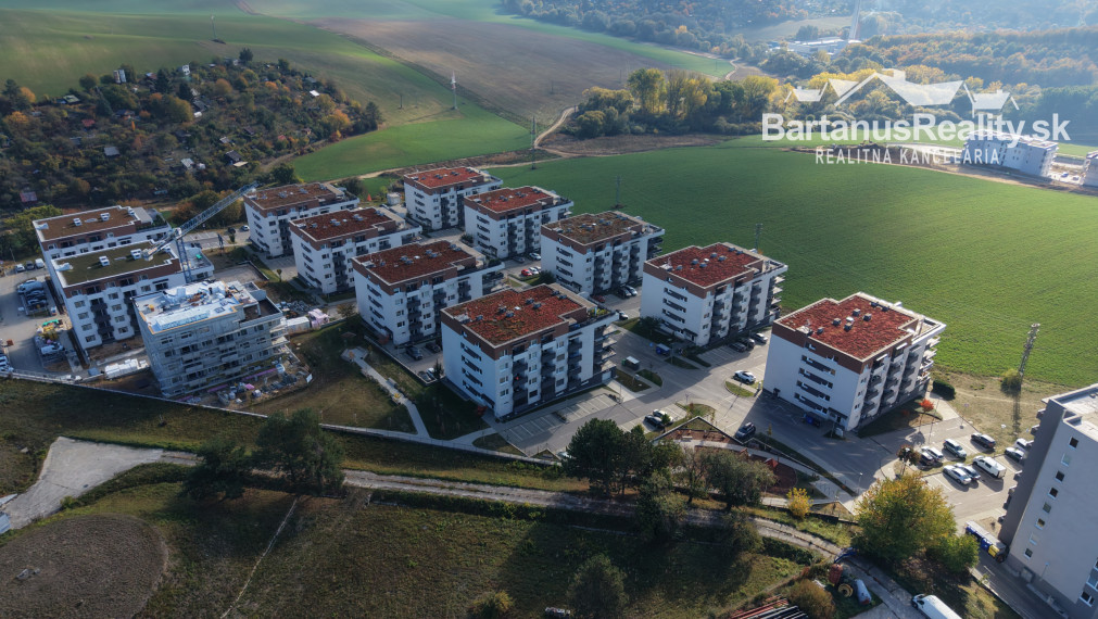 BartanusReality - Na predaj nadštandardný 3-izbový byt o rozlohe 93 m2 s terasou 73 m2 v Trenčíne, sídlisko JUH, ul. Liptovská