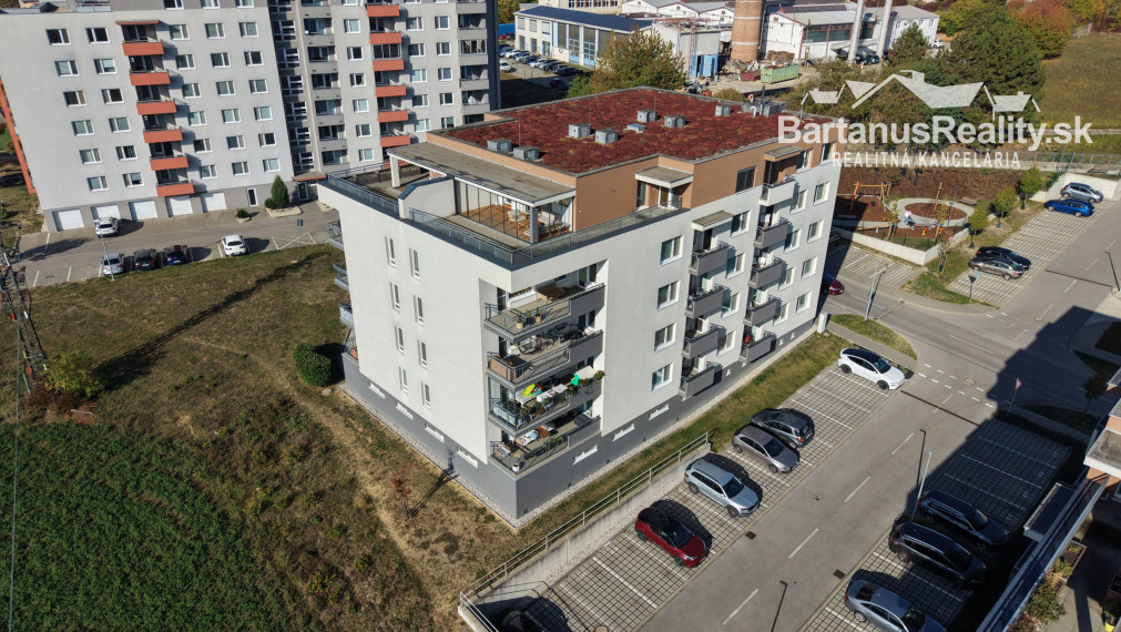 BartanusReality - Na predaj nadštandardný 3-izbový byt o rozlohe 93 m2 s terasou 73 m2 v Trenčíne, sídlisko JUH, ul. Liptovská