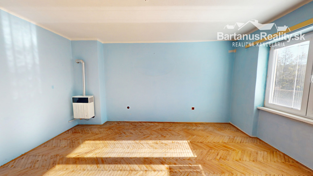 BartanusReality: Na predaj priestranný 3-izbový tehlový byt (71 m²) s garážou v uzavretom dvore – Trenčín, Zámostie.