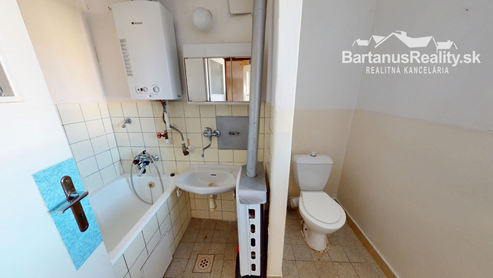BartanusReality: Na predaj priestranný 3-izbový tehlový byt (71 m²) s garážou v uzavretom dvore – Trenčín, Zámostie.