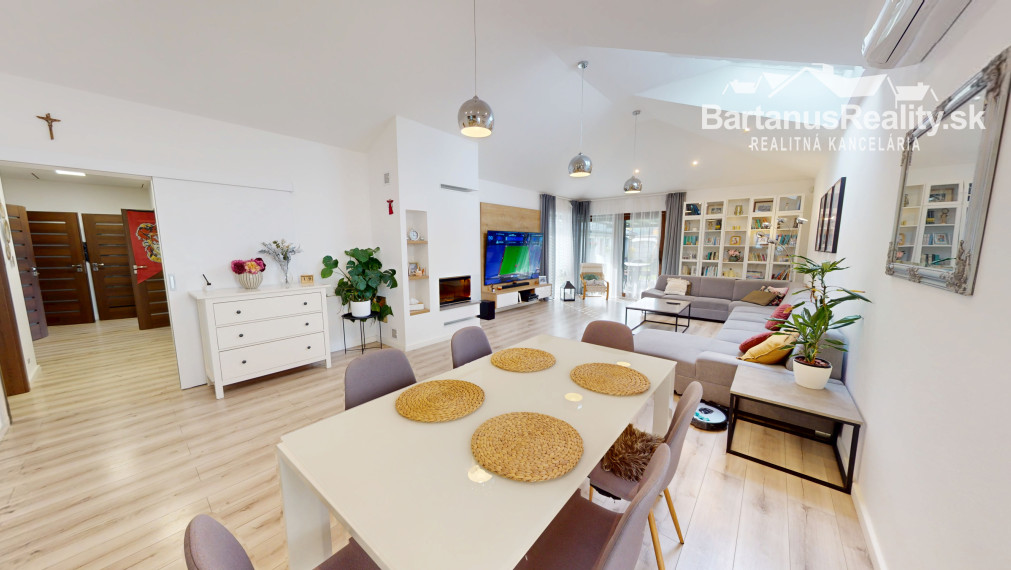 Bartanusreality: Na predaj moderný 4-izbový bungalov s fotovoltikou a veľkým pozemkom – Trenčín, Kubrá, Na kameni.
