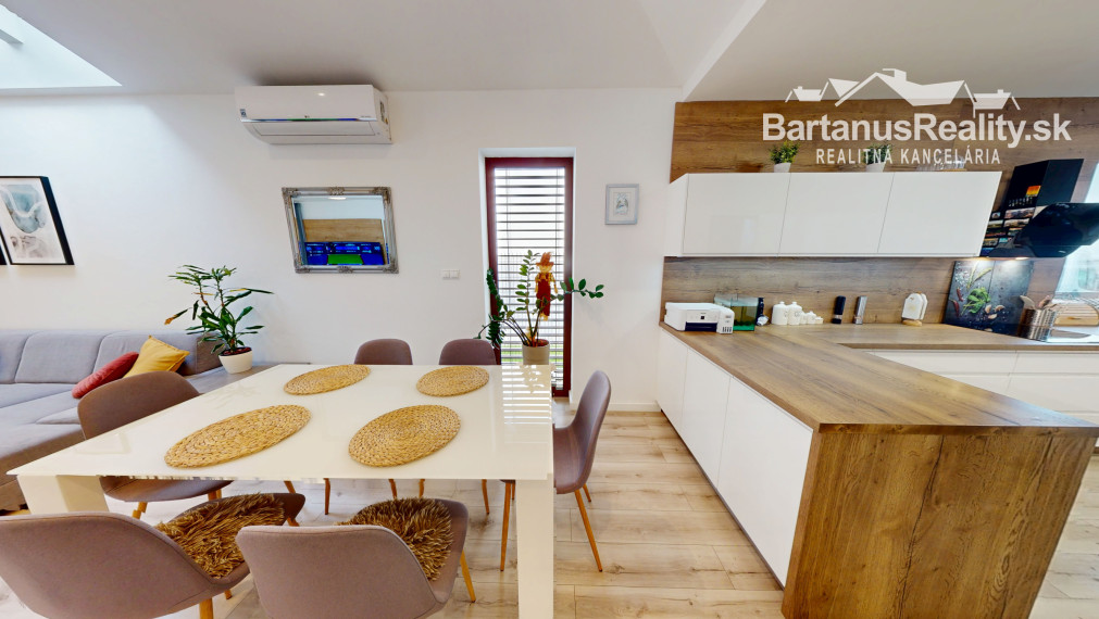 Bartanusreality: Na predaj moderný 4-izbový bungalov s fotovoltikou a veľkým pozemkom – Trenčín, Kubrá, Na kameni.