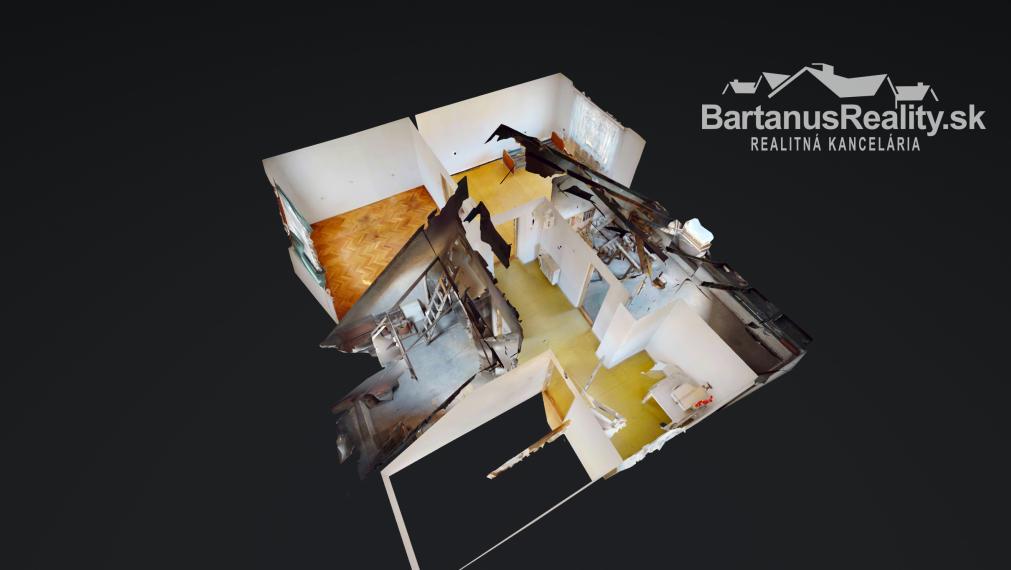 Bartanusreality: Na predaj rozmerný rodinný dom s pozemkom 1296 m2 v blízkosti centra Dubnice nad Váhom, Palárikova ulica.