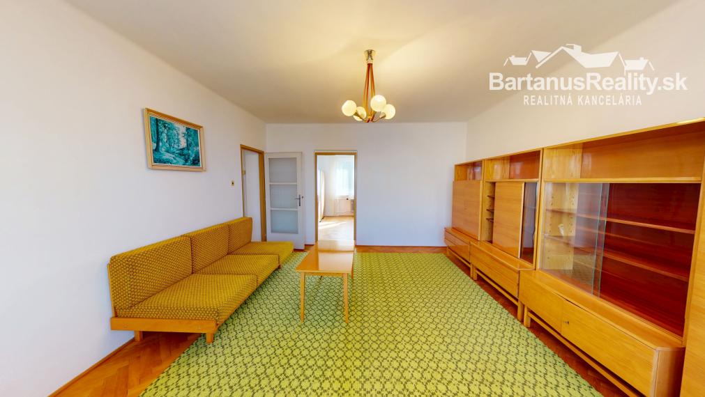 Bartanusreality: Na predaj rozmerný rodinný dom s pozemkom 1296 m2 v blízkosti centra Dubnice nad Váhom, Palárikova ulica.