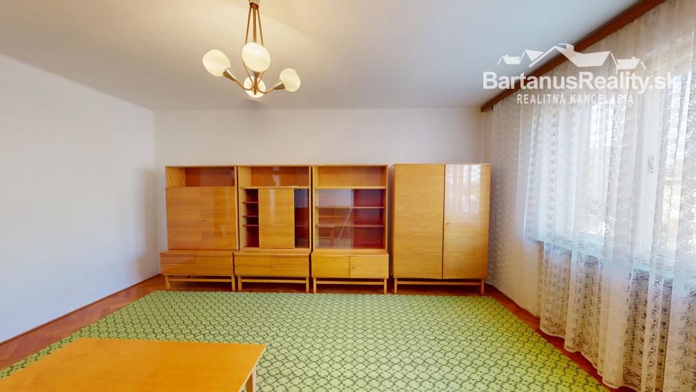Bartanusreality: Na predaj rozmerný rodinný dom s pozemkom 1296 m2 v blízkosti centra Dubnice nad Váhom, Palárikova ulica.