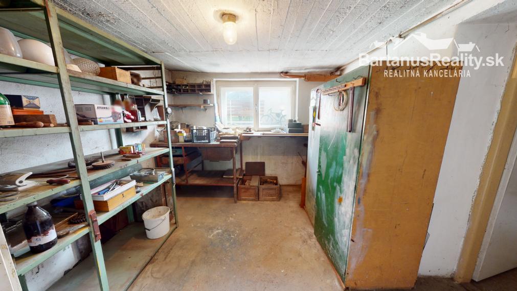 Bartanusreality: Na predaj rozmerný rodinný dom s pozemkom 1296 m2 v blízkosti centra Dubnice nad Váhom, Palárikova ulica.