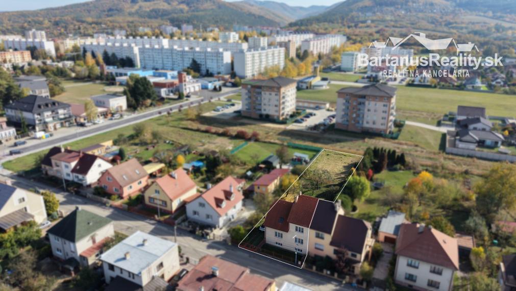 Bartanusreality: Na predaj rozmerný rodinný dom s pozemkom 1296 m2 v blízkosti centra Dubnice nad Váhom, Palárikova ulica.