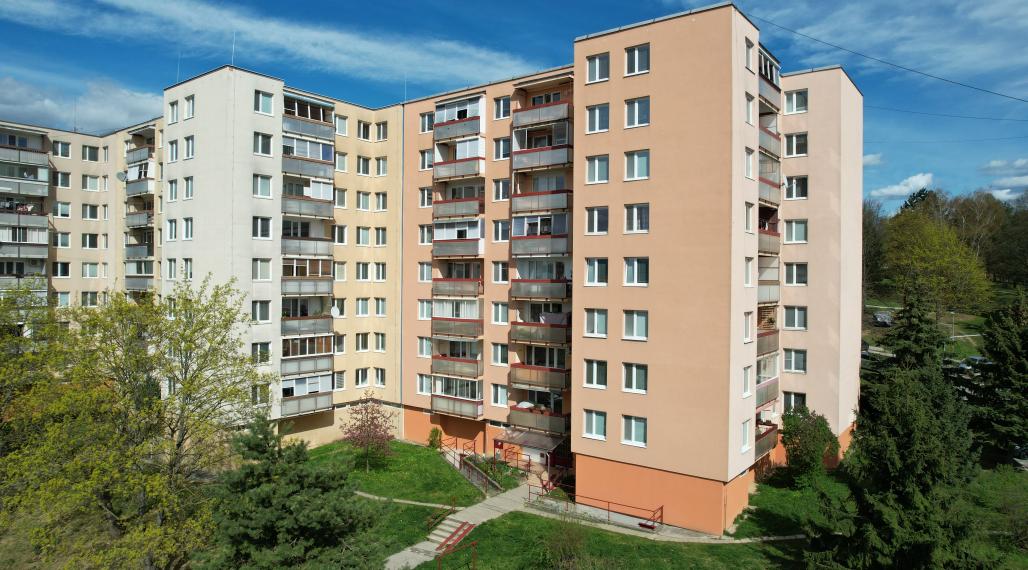 BartanusReality - REZERVOVANÉ Na predaj kompletne zrekonštruovaný, 2 izbový byt v Trenčíne, Juh, K. Šmidkeho.